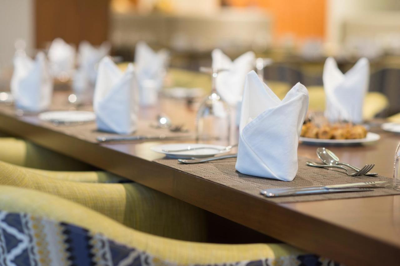 Holiday Suites Al Azizia Meca Exterior foto The hotel's restaurant