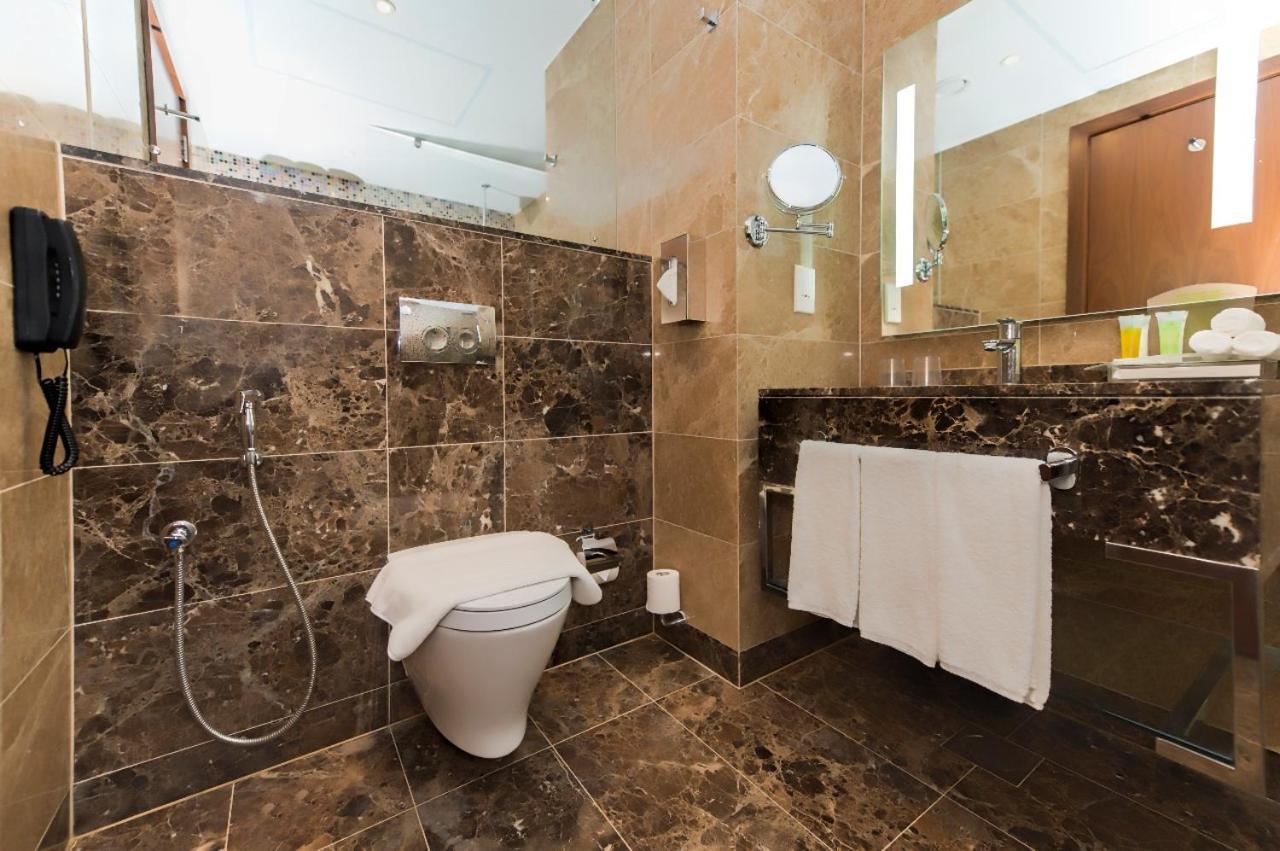 Holiday Suites Al Azizia Meca Exterior foto Bathroom