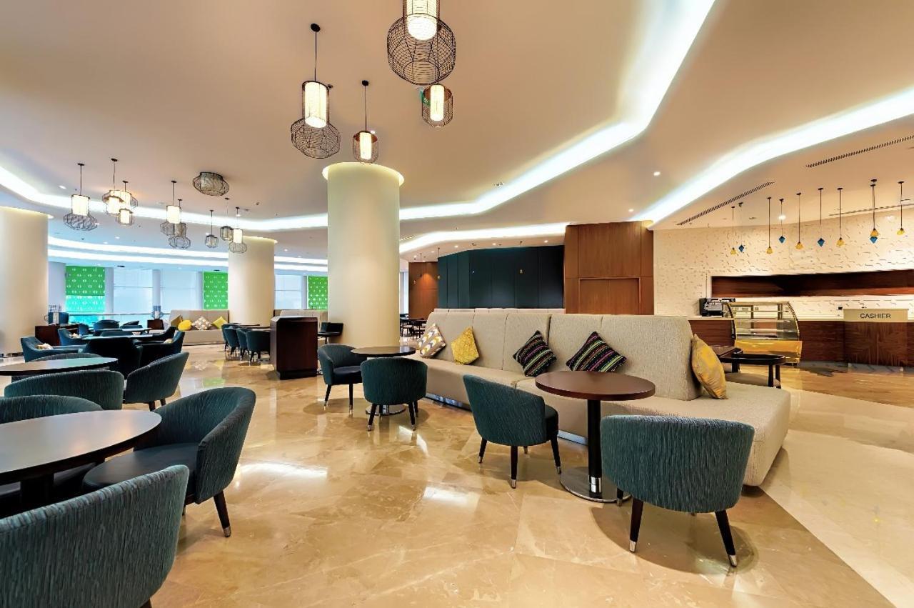 Holiday Suites Al Azizia Meca Exterior foto The hotel's lobby